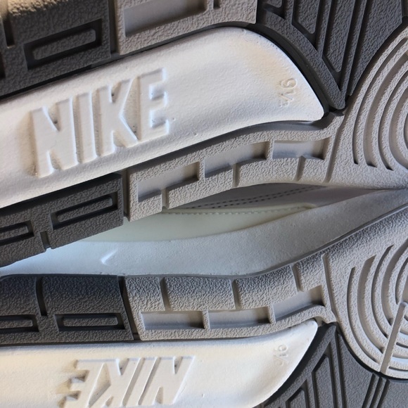 Air Jordan 2 Retro White cement Grey Sail Black Men’s Size 9.5 Women’s 11 New - Picture 6 of 15